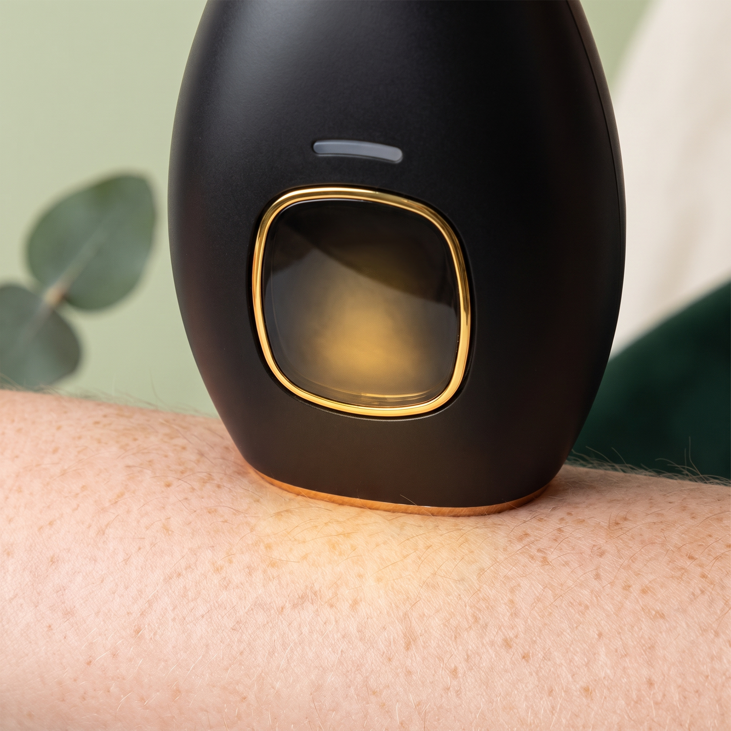 Close-up of the Snowline IPL flash window at the skin